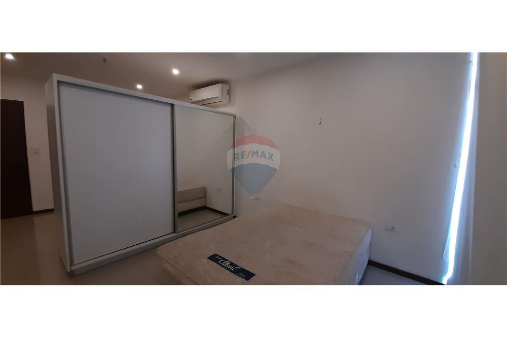 Vendo Monoambiente Amoblado en Asunción Villa Morra — foto 2