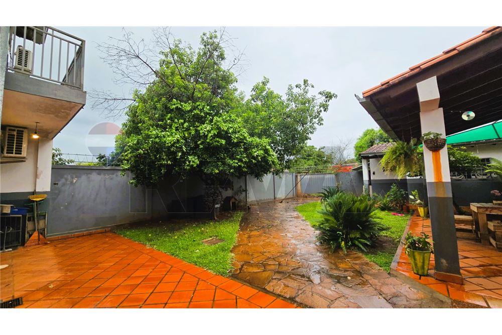 ALQUILO AMPLIA RESIDENCIA FAMILIAR EN ZONA CALLE Í SAN LORENZO — foto 3