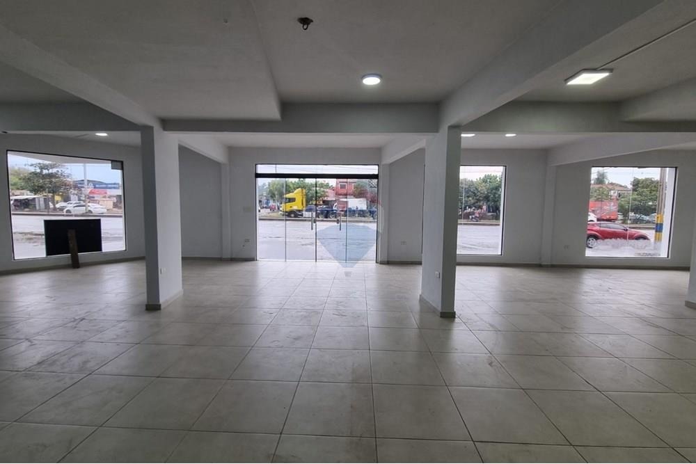 ESPACIOSO LOCAL COMERCIAL EN LOMA PYTÁ — foto 3