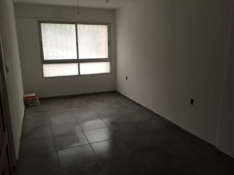 Estrene Para Empresa, Clinica, Etc. 2 Dorm. Y Tza. C/parrillero
