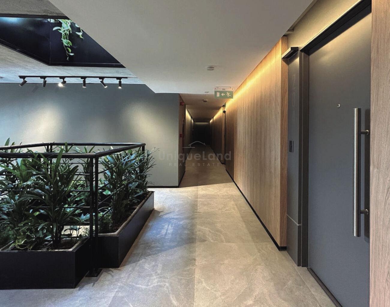 Apartamento de 1 dormitorio en Malvín-Edificio Cathan-Piscina-Cochera opcion · Foto 1