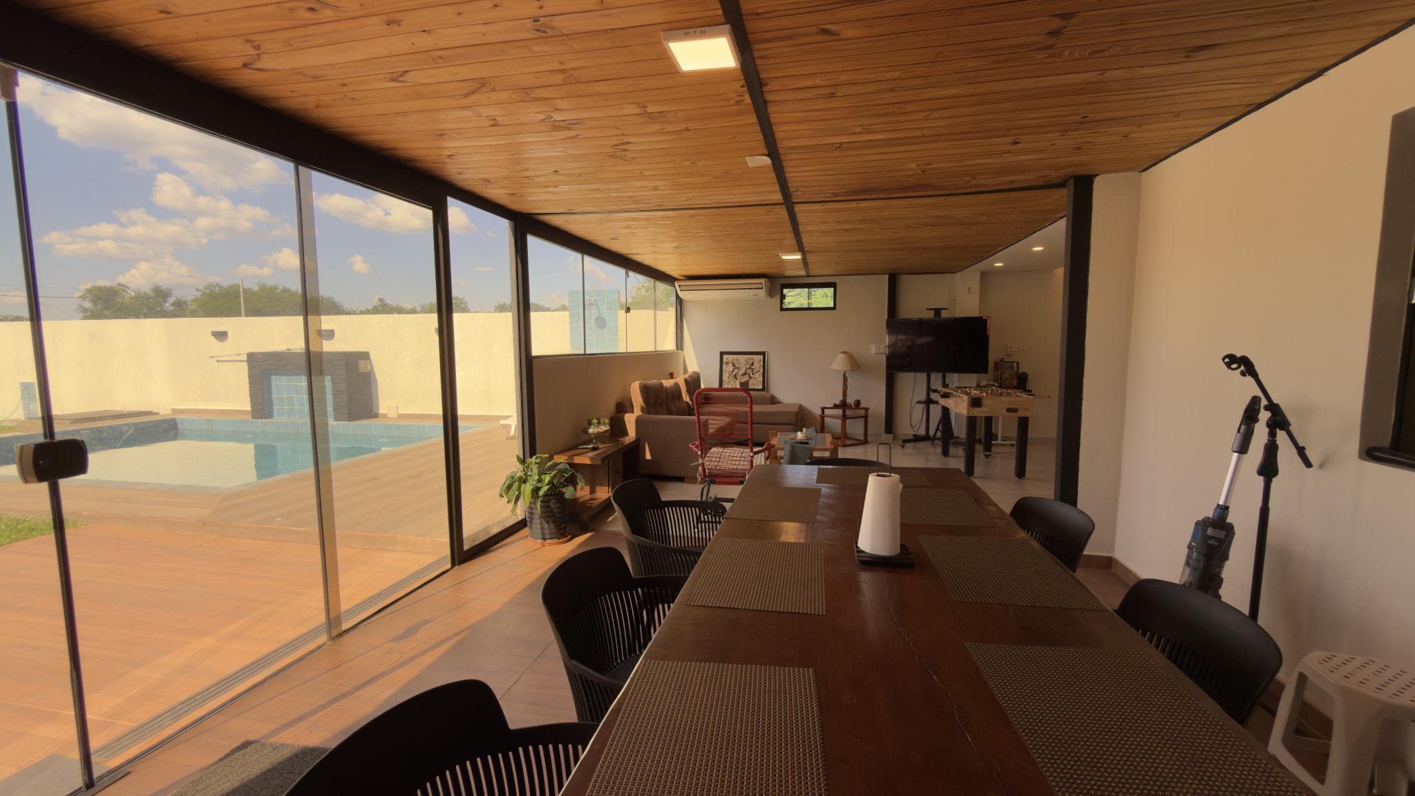 San Bernardino: Moderna Casa Con Piscina Y Quincho — foto 3
