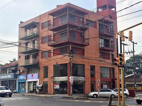 Alquilo Local Comercial En Importante Esquina - S/ 25 De Mayo