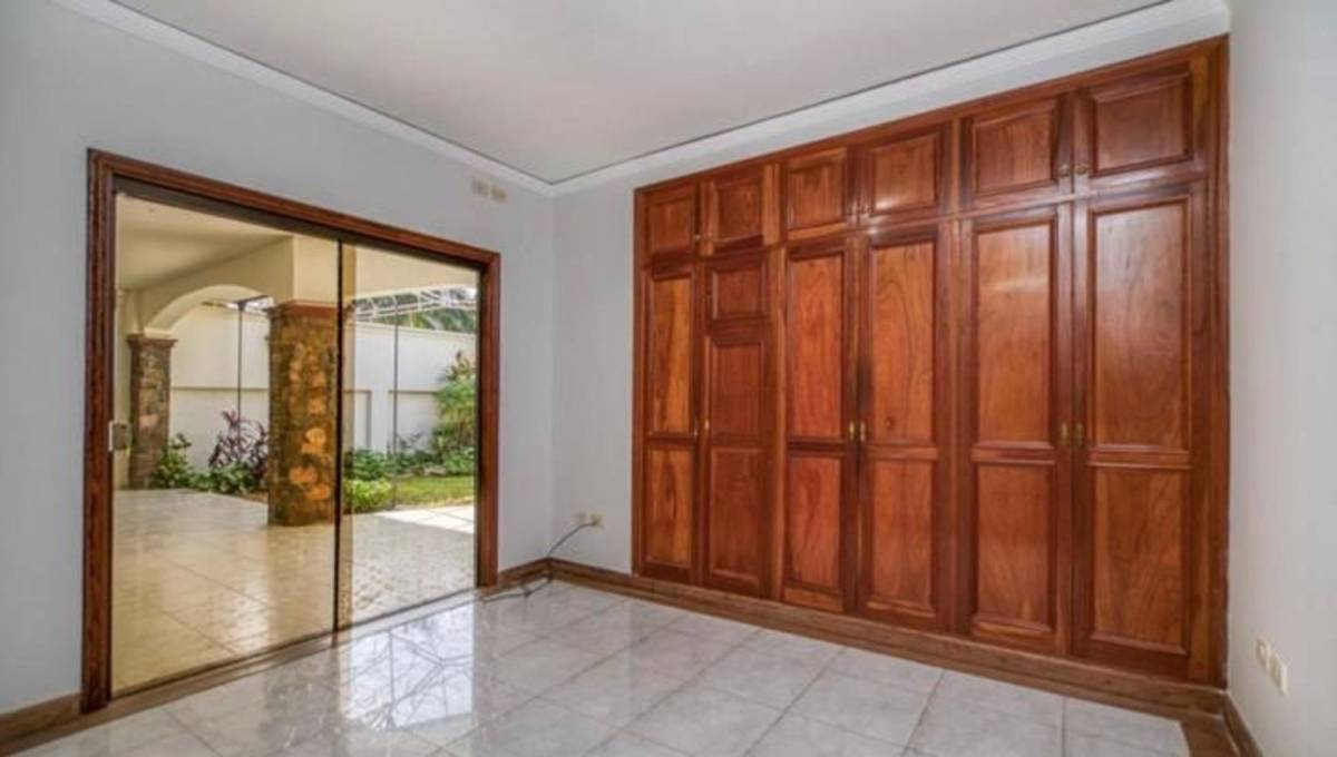 EN VENTA RESIDENCIA PREMIUM DETRÁS DEL SHOPPING DEL SOL — foto 2