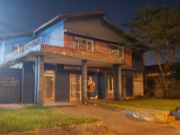 EN VENTA PROPIEDAD DE 1.358 M2, SALIDA DE CALLE A CALLE, SOBRE LA AVDA. FERNANDO — foto 2