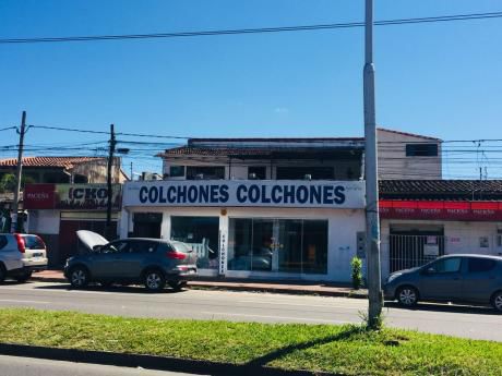 Local Con Una Ubicación Ideal Para Tu Empresa!!!