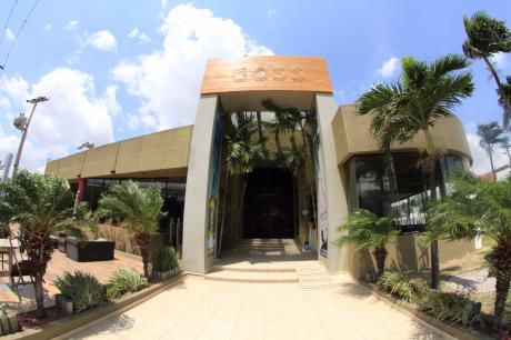 Edificio Comercial En Av La Salle (canal Isuto)