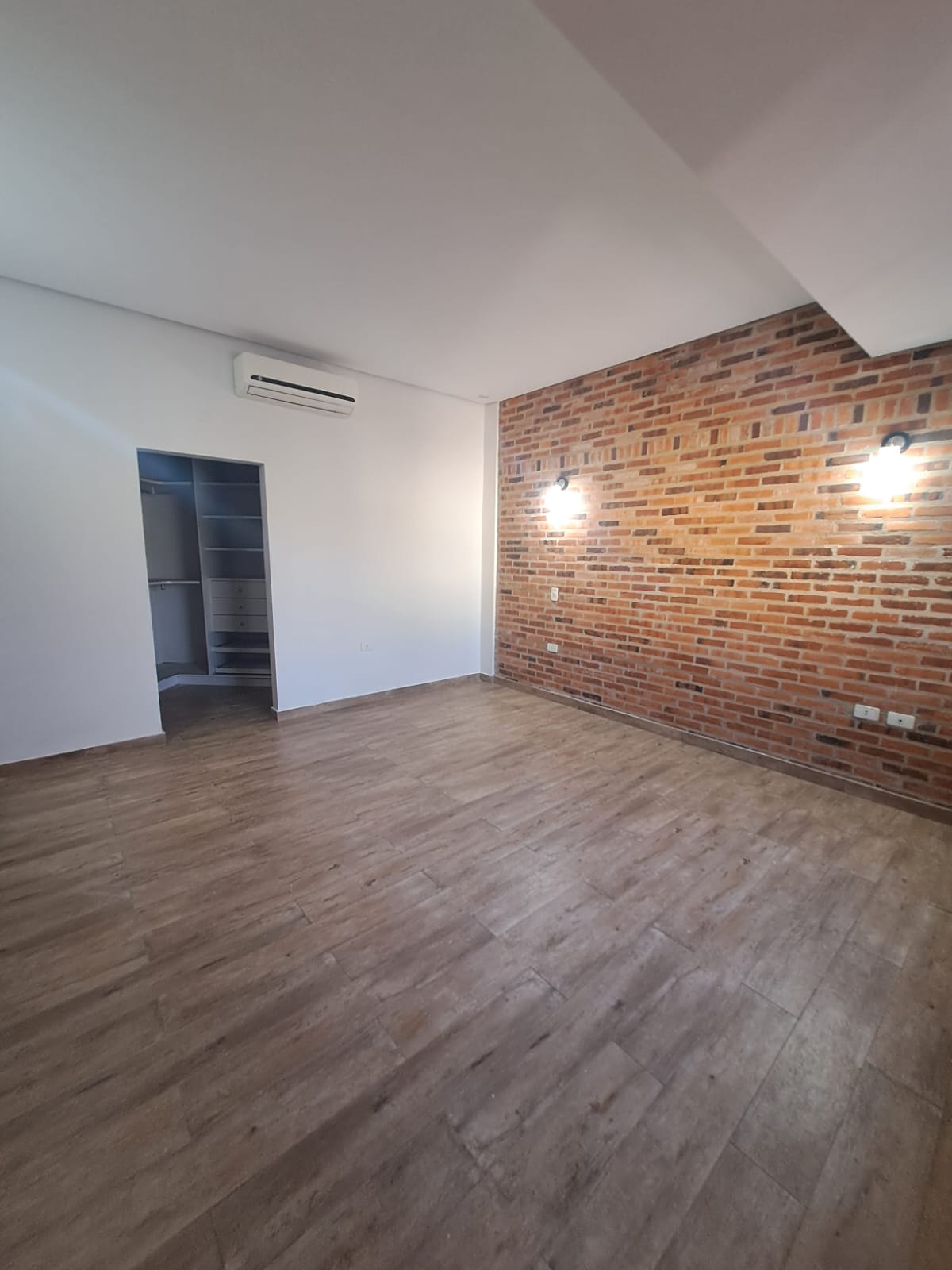 Alquilo Residencia de 4 dormitorios en Luque – Gs. 7.000.000 — foto 3