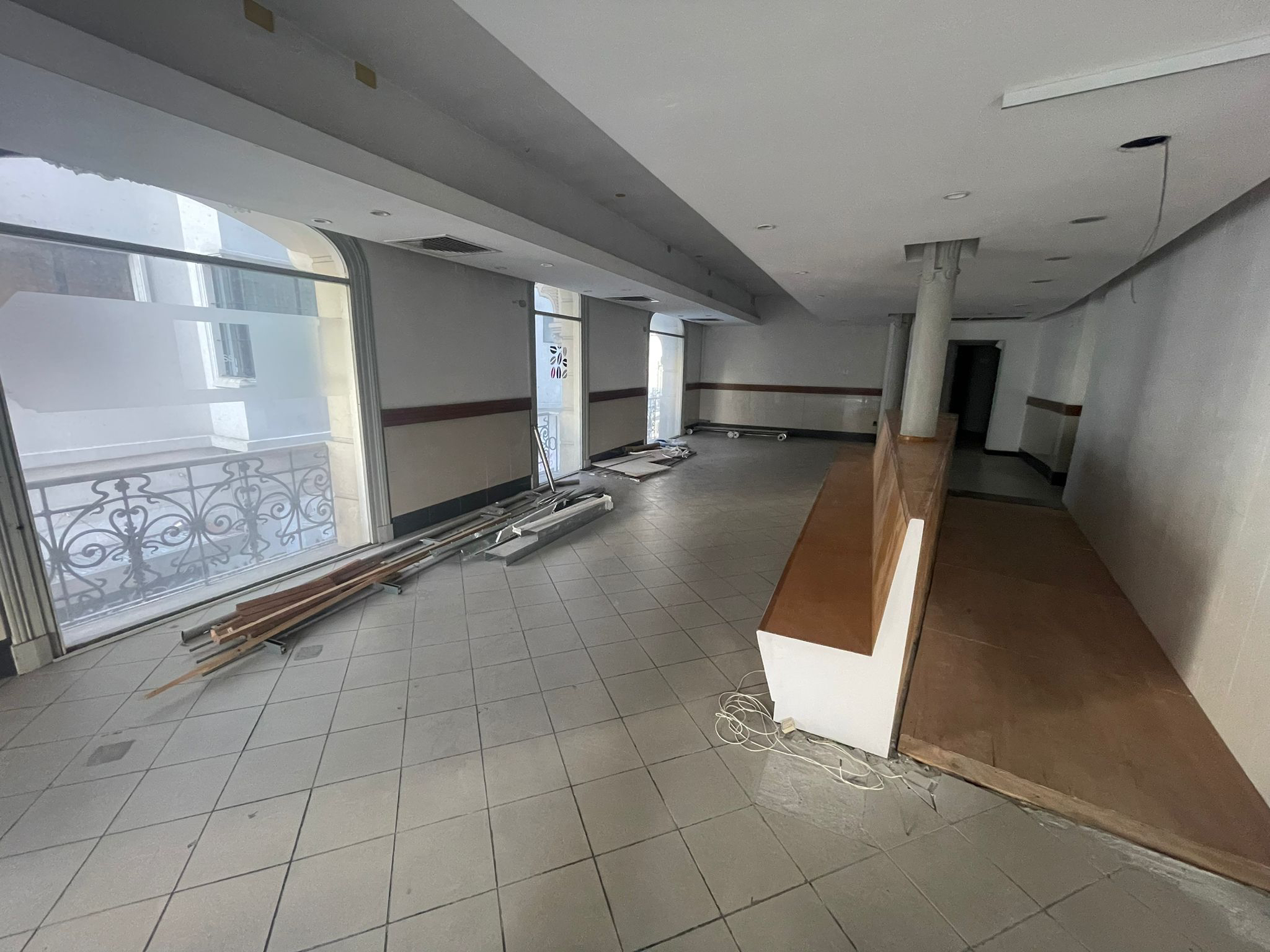 OFICINA EN ALQUILER SOBRE PEATONAL SARANDÍ · Photo 3