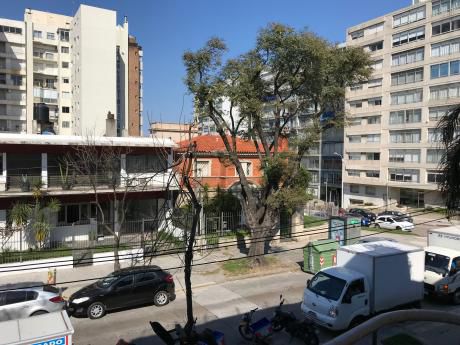 Alquiler Apto Pocitos 2 Dormitorios 2 Patios, A 1 Cuadra Del Mar