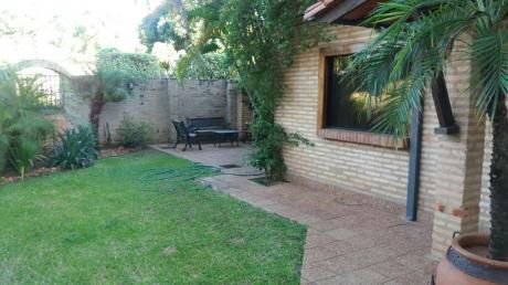 Se Vende Casa De 3 Dormitorios, Ubicada En Barrio Mburucuya