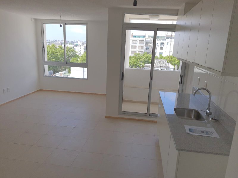 Cuareim Y Uruguay Piso Alto, Nuevo, Barbacoa y Parrilleros, SE VENDE CON RENTA!!!