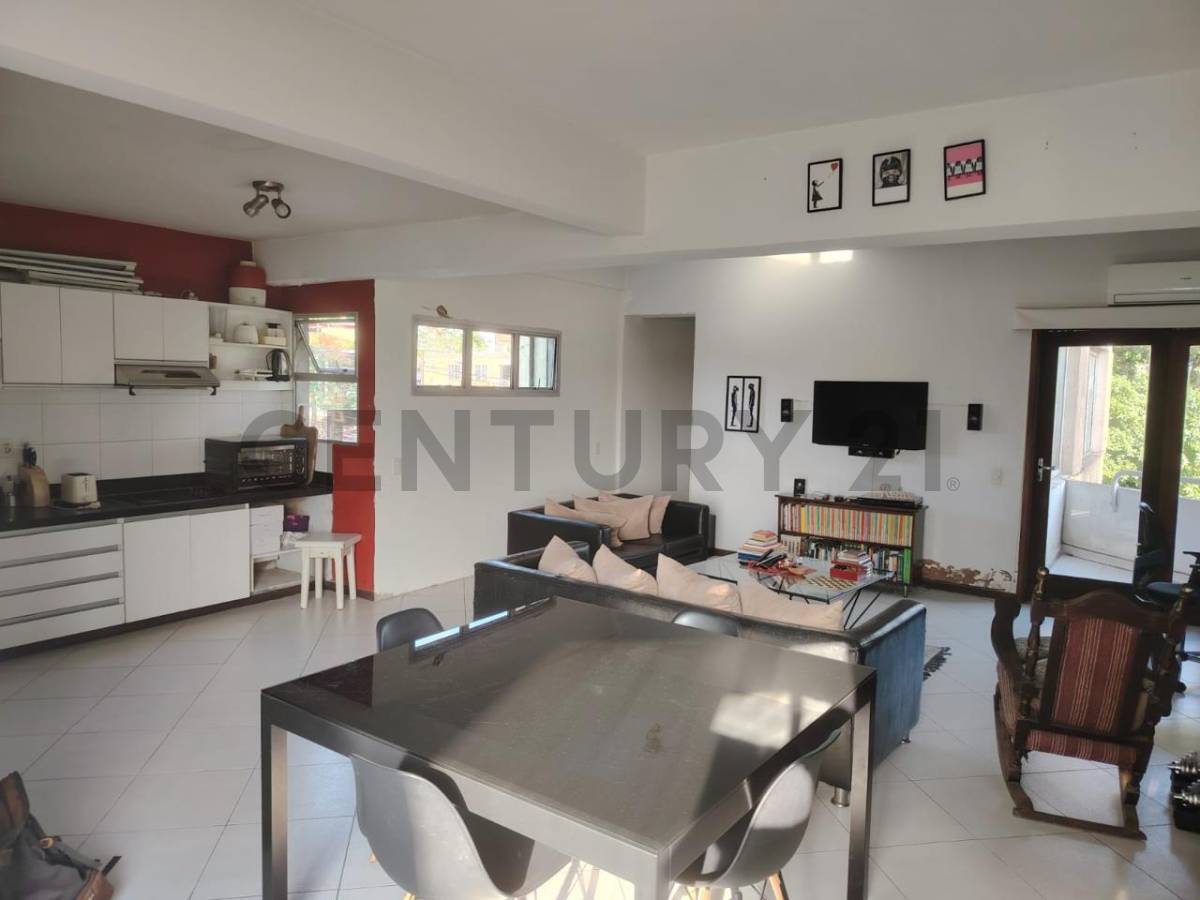Venta Departamento tres dormitorios con cochera — foto 2