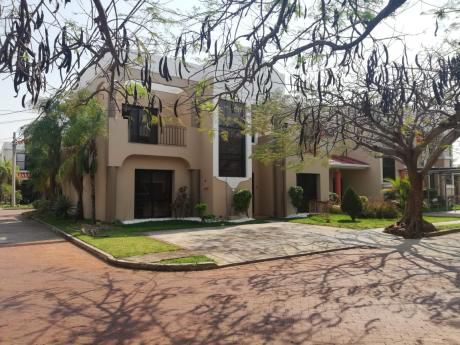 Hermosa Casa En Venta En Condominio
