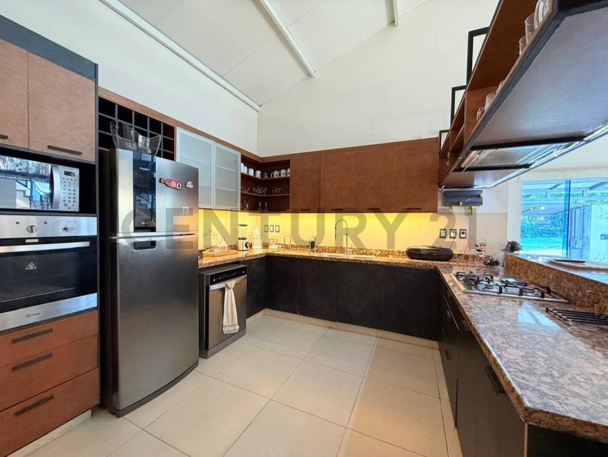 Exclusiva Residencia Contemporánea en San Bernardino: El Refugio Veraniego Ideal — foto 3