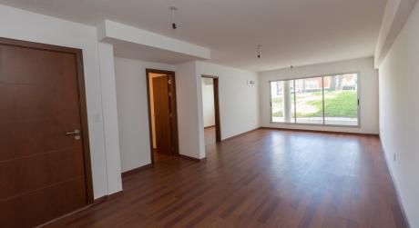 Estrene Excelente P.b. Próximo Al Club Malvin