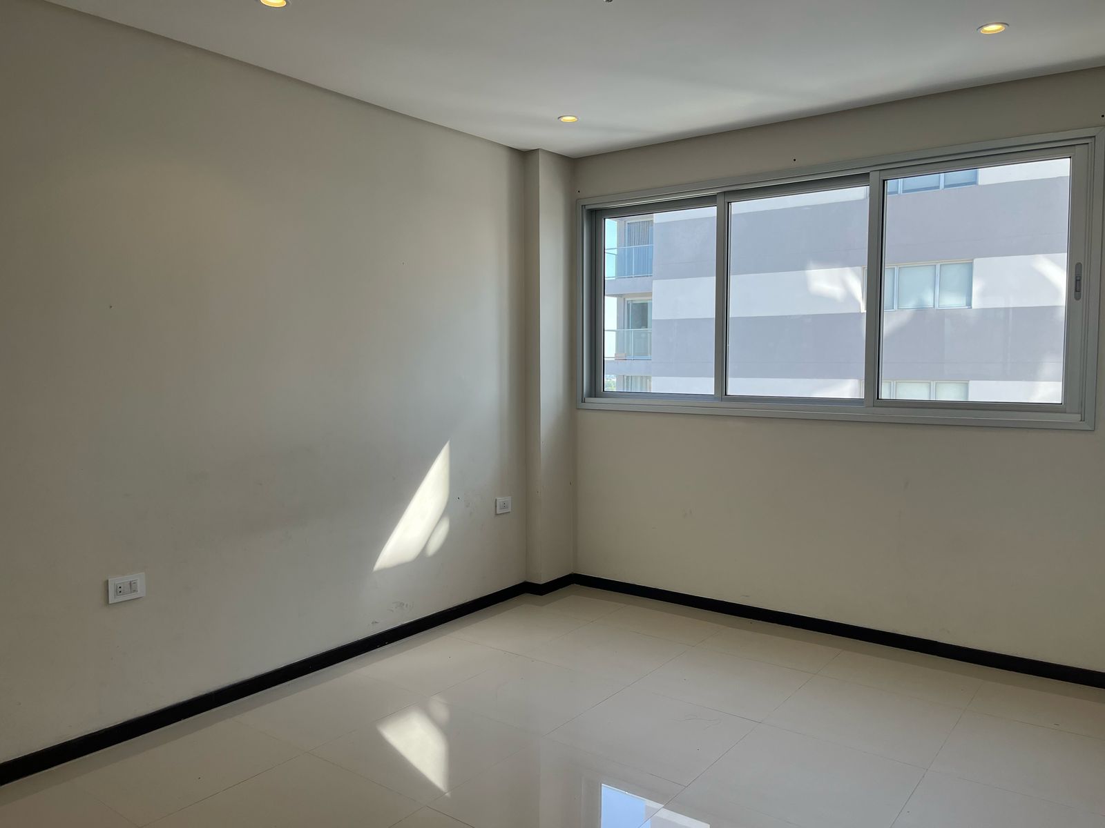 Alquilo Departamento De 2 Habitaciones Itapua Y Primer Presidente — foto 3