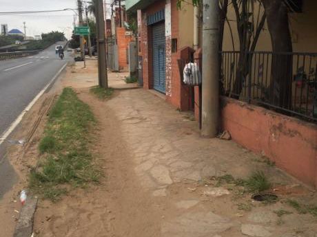 Alquilo Salon Comercial Sobre M. Lynch Casi Moises Bertoni.