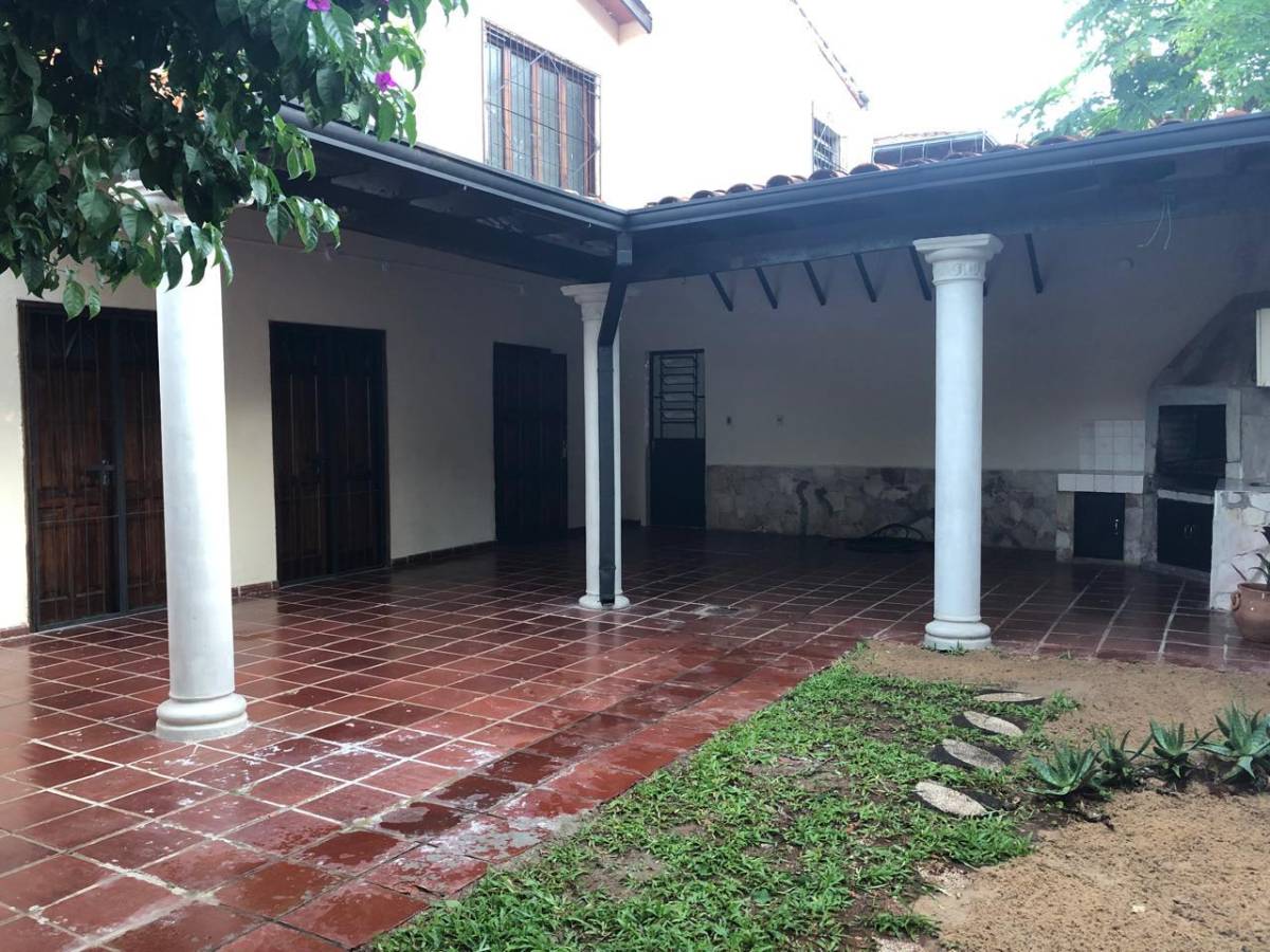 Alquilo amplia casa en Luque, Barrio Laurelty . ID 45538 — foto 3