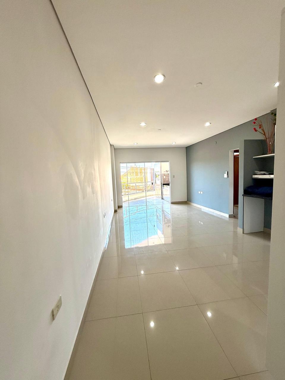 Alquilo departamento semi amoblado en Luque - Laurelty — foto 3