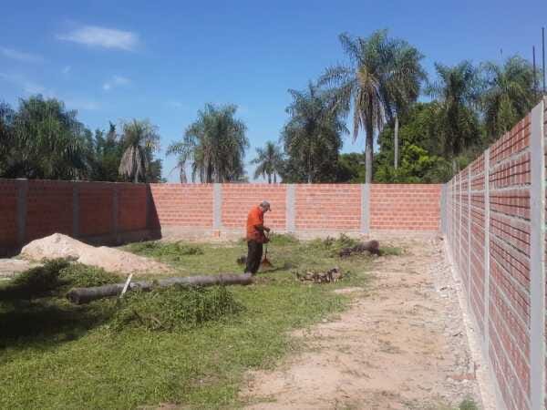 VENDO TERRENO AMURALLADO EN YPACARAI — foto 3