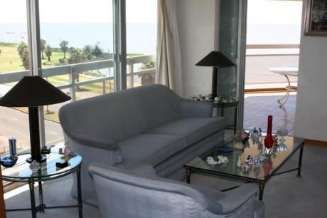 Amplio Apartamento Sobre Rambla