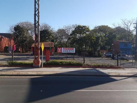 Terreno En Esquina S/ Mcal. López Z/ Hosp. CLínicas (520)