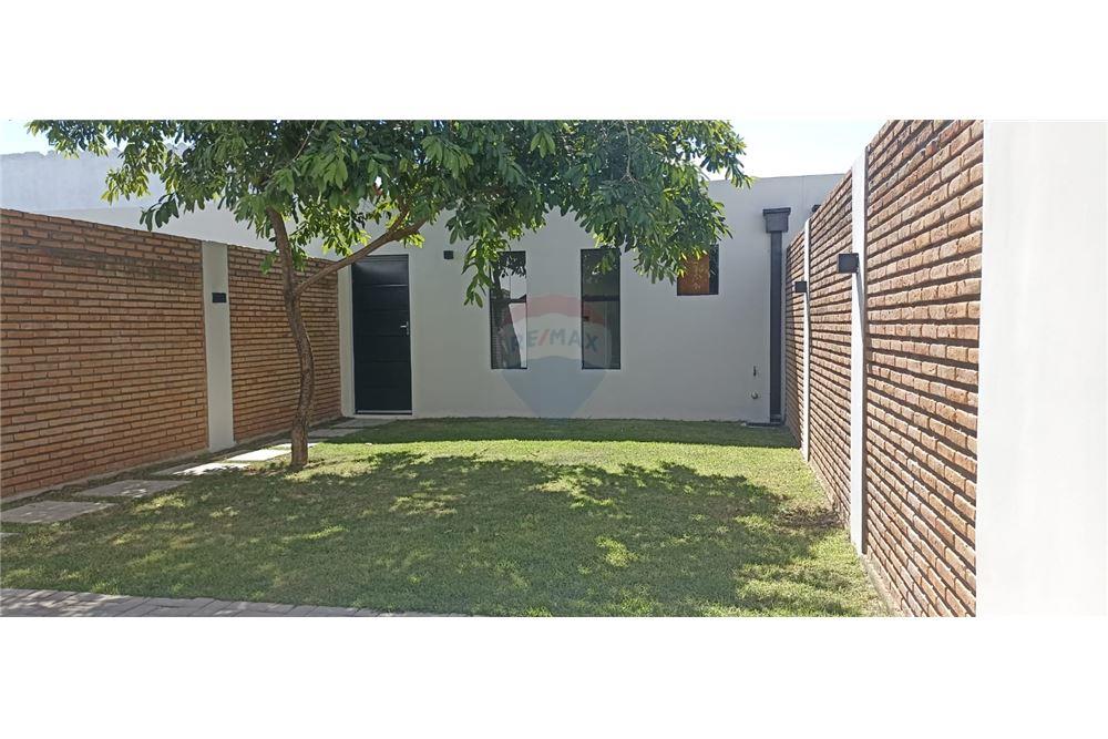 ALQUILO DUPLEX EN LOMA MERLO LUQUE — foto 3