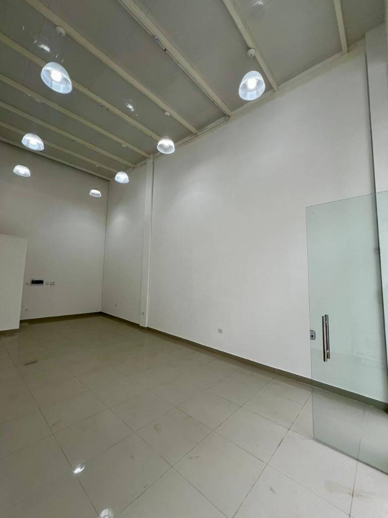 Local comercial en alquiler – Fernando de la Mora — foto 3