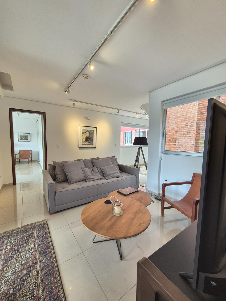 Alquilo Hermoso y Amplio Penthouse Amoblado — foto 3