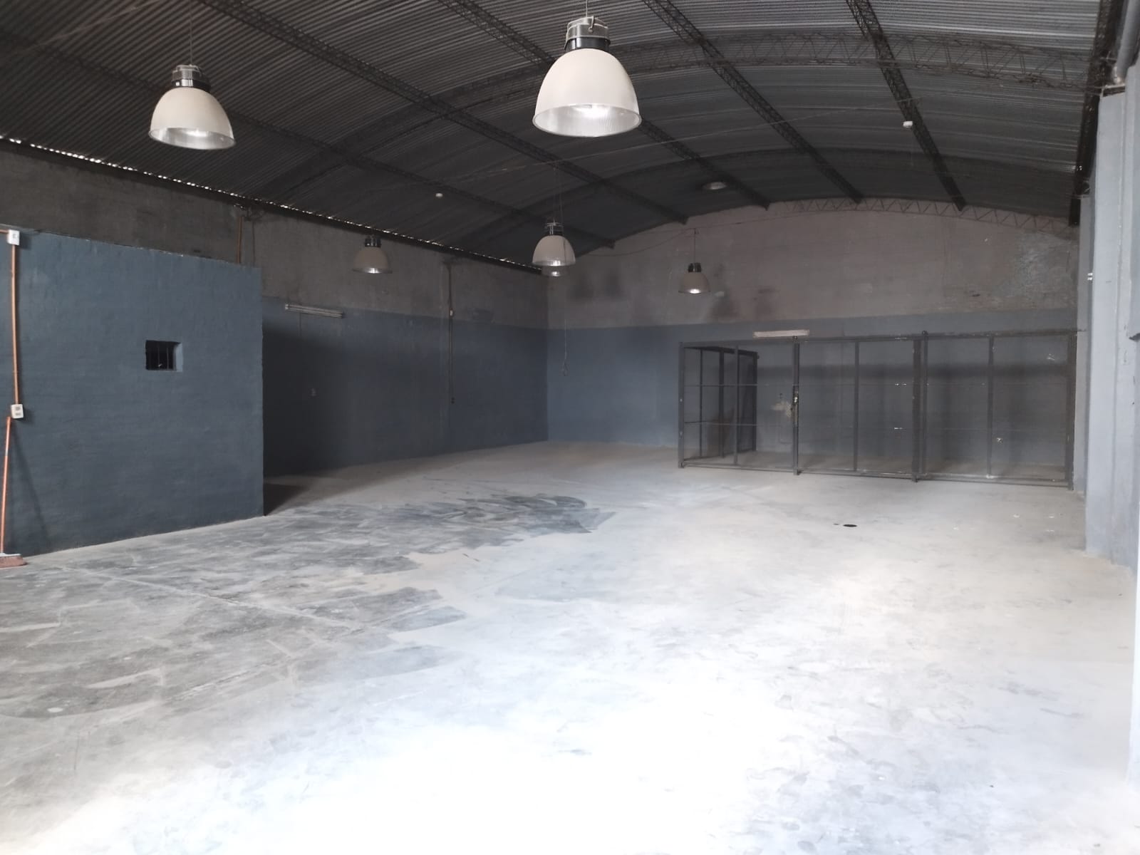 Alquilo hermoso tinglado de 360m2 sobre Madame Lynch con oficina — foto 3