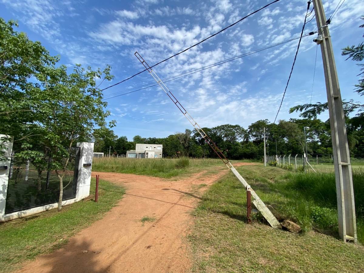VENDO TERRENO A CUADRAS DEL LAGO YPACARAÍ — foto 2