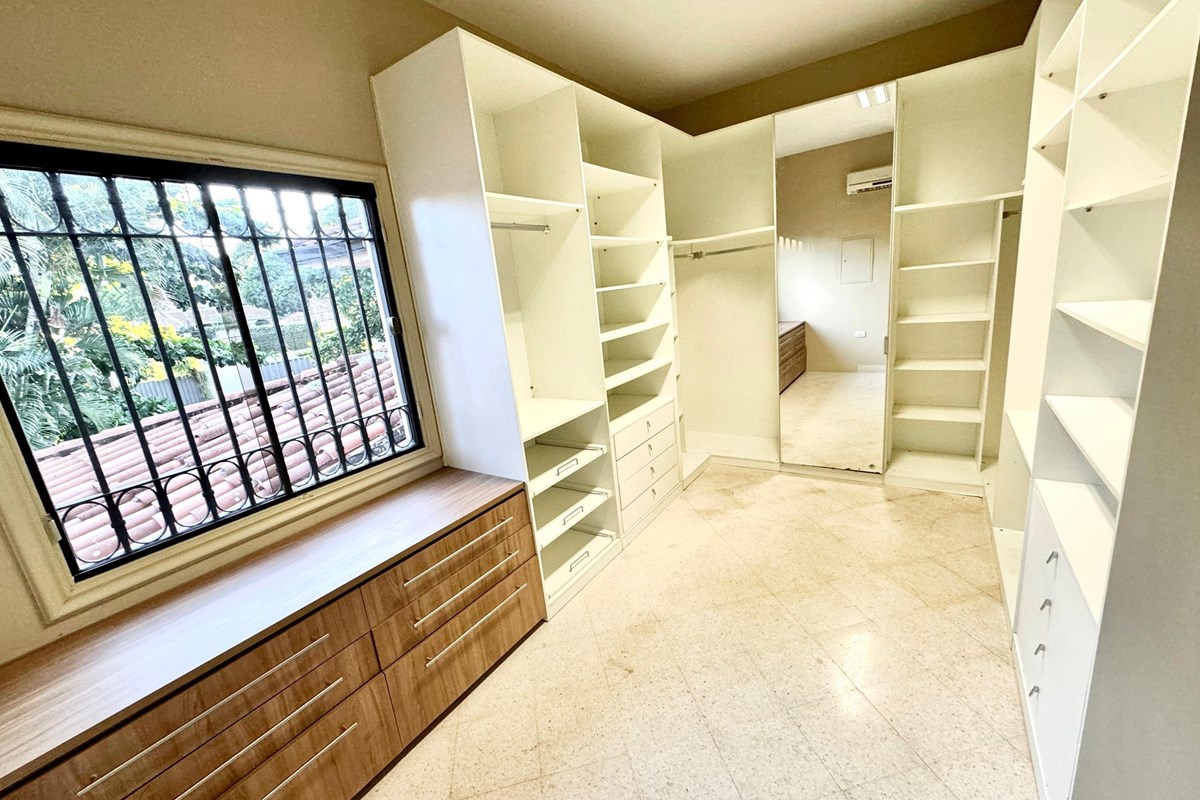 ALQUILO RESIDENCIA, EN EL BARRIO MBURICAO, ASUNCIÓN — foto 3