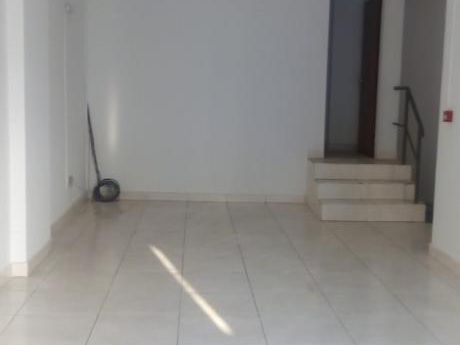 Alquilo Salon Comercial Amplio En El Centro De Asuncion Sobre 25 De Mayo