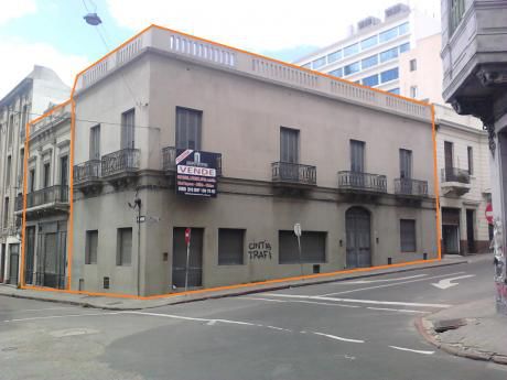 Gran Esquina Ciudad Vieja A Tan Solo 250 Mtrs De Plaza Independencia