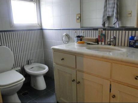 Casa En Carrasco Sur, Impecable