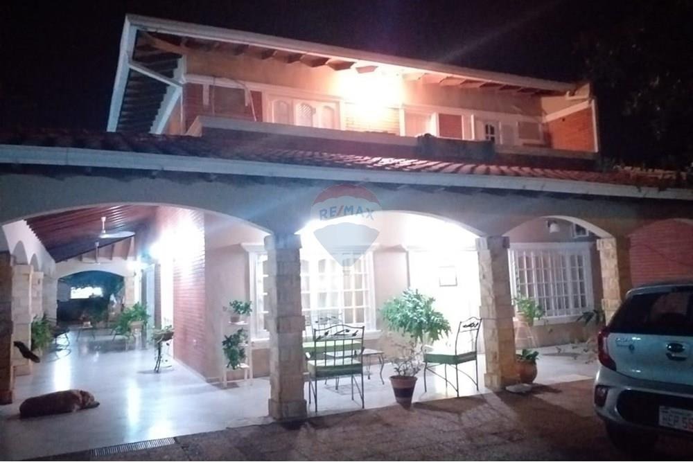 Amplia Residencia en Esquina en Sajonia – Ubicación Privilegiada — foto 3