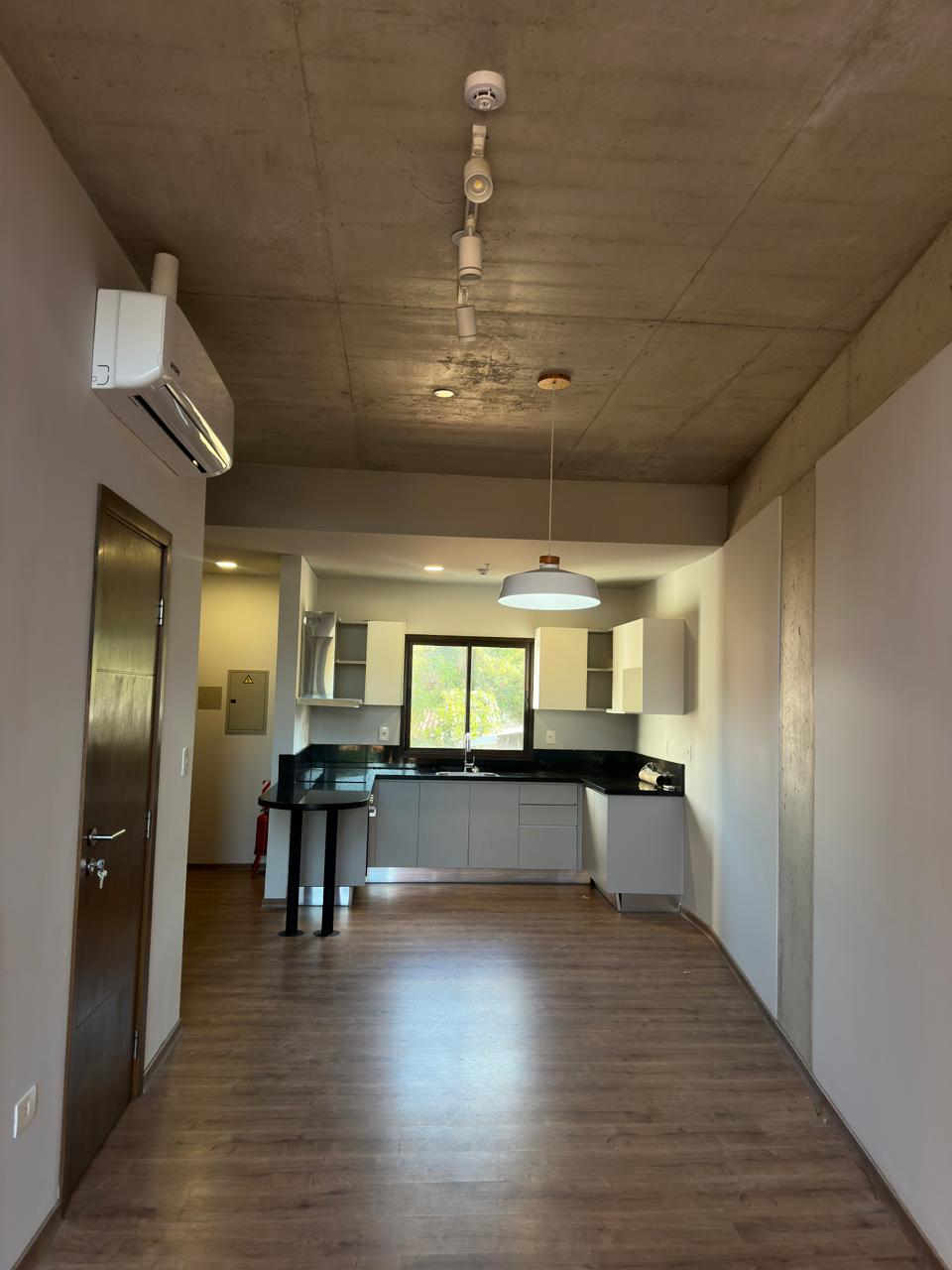 ALQUILER DE DEPARTAMENTO EN MBURUCUYA — foto 2