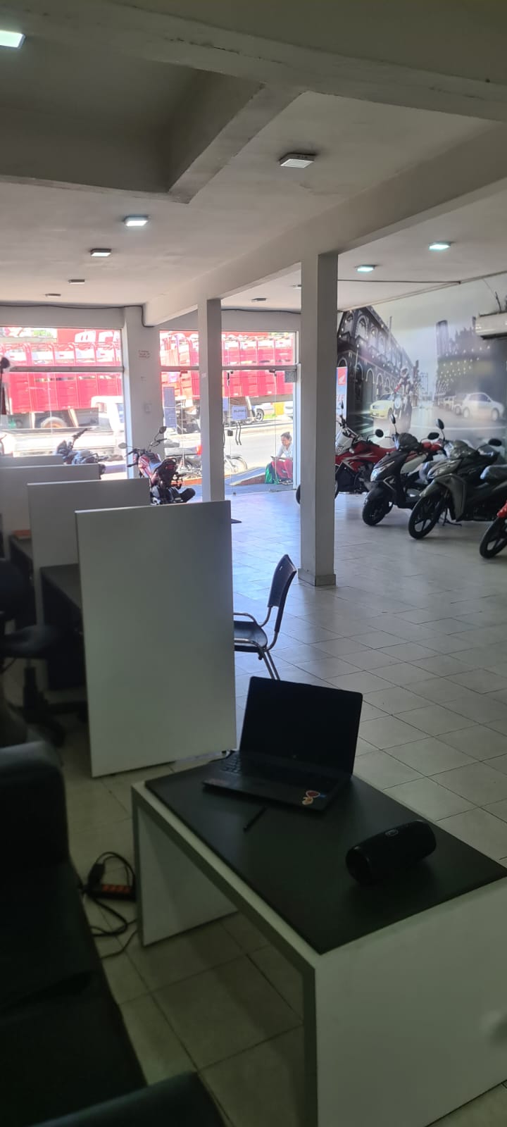 ALQUILO AMPLIO LOCAL COMERCIAL — foto 2