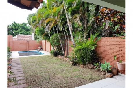 Vendo Amplia Residencia En Excelente Ubicación