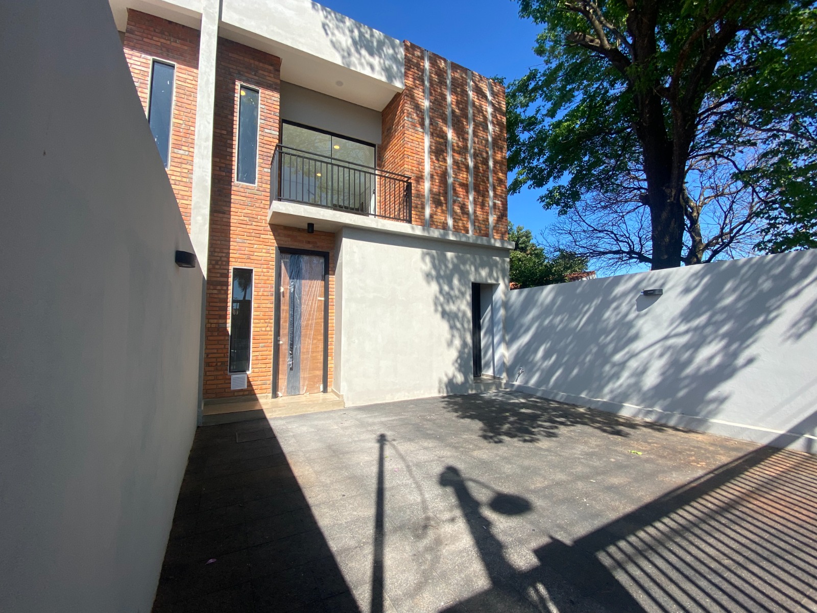 EN VENTA DUPLEX A ESTRENAR EN LUQUE BARRIO LAURELTY — foto 2