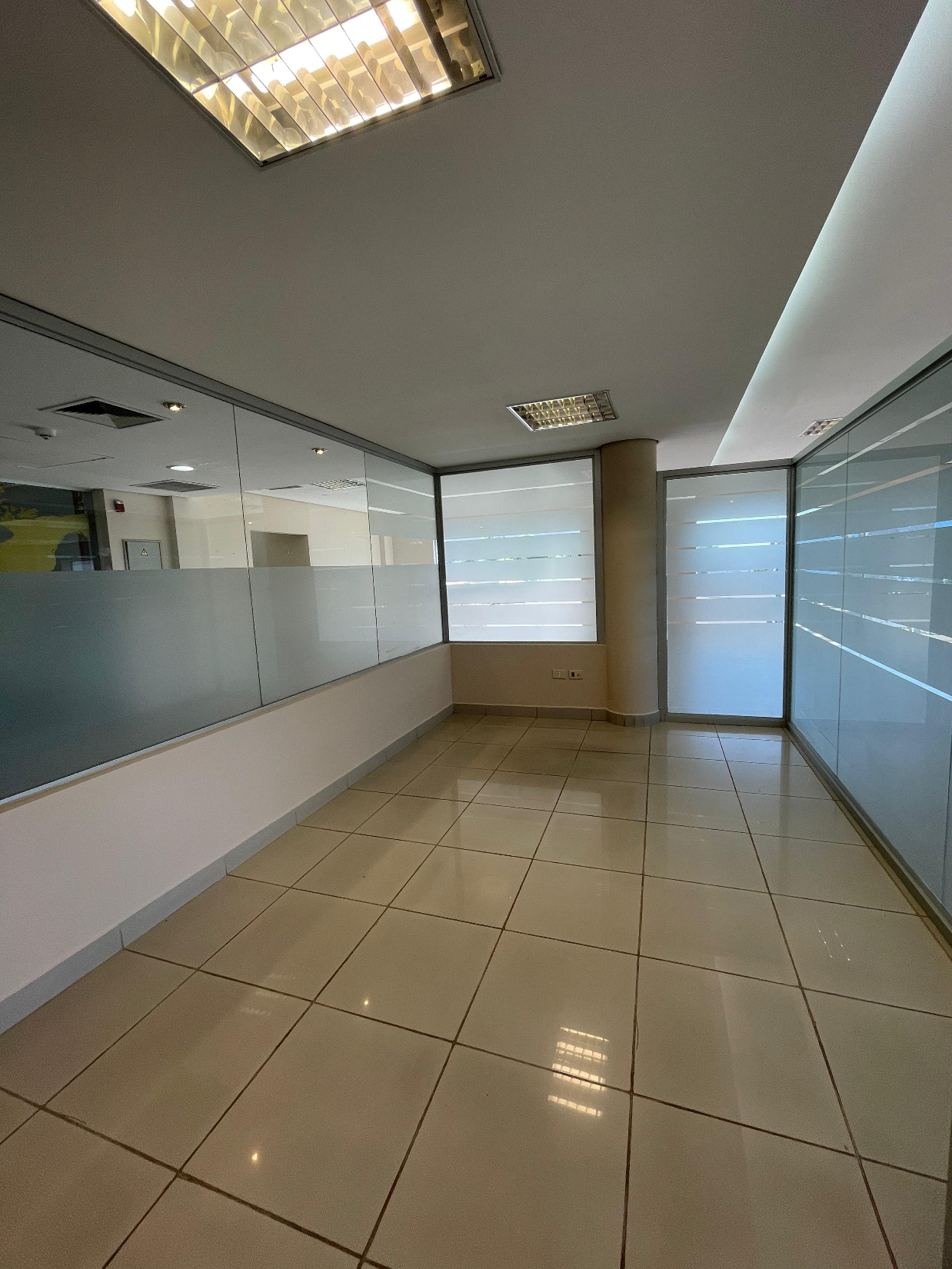 EN ALQUILER OFICINA CORPORATIVA DE 180 M2 SOBRE MCAL LOPEZ — foto 2