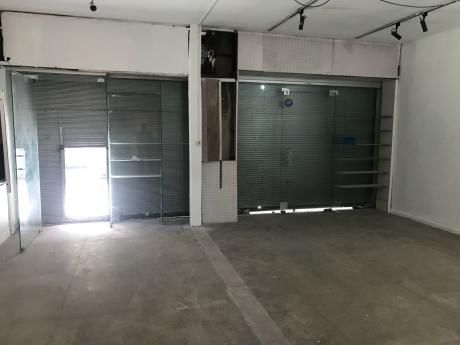 Alquiler Local Comercial Ciudad Vieja Ituzaingo Mts Peatonal
