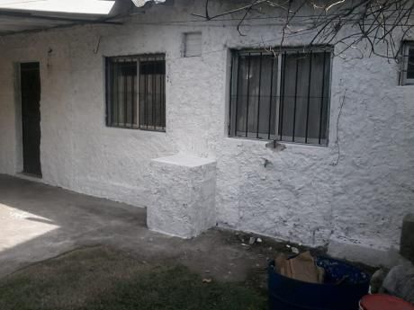 Buen Apartamento Al Fondo, Con Entrada Para Autos!