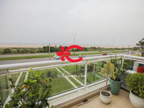 Apartamento Con Vista A Rambla De Carrasco. Ref: 5636