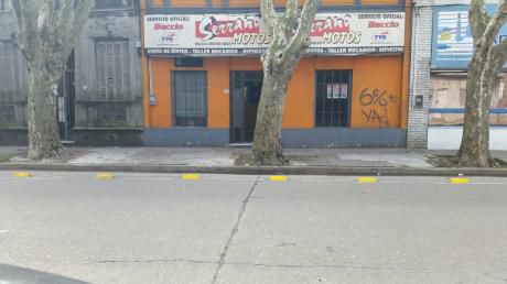 Importante Local En La Comercial