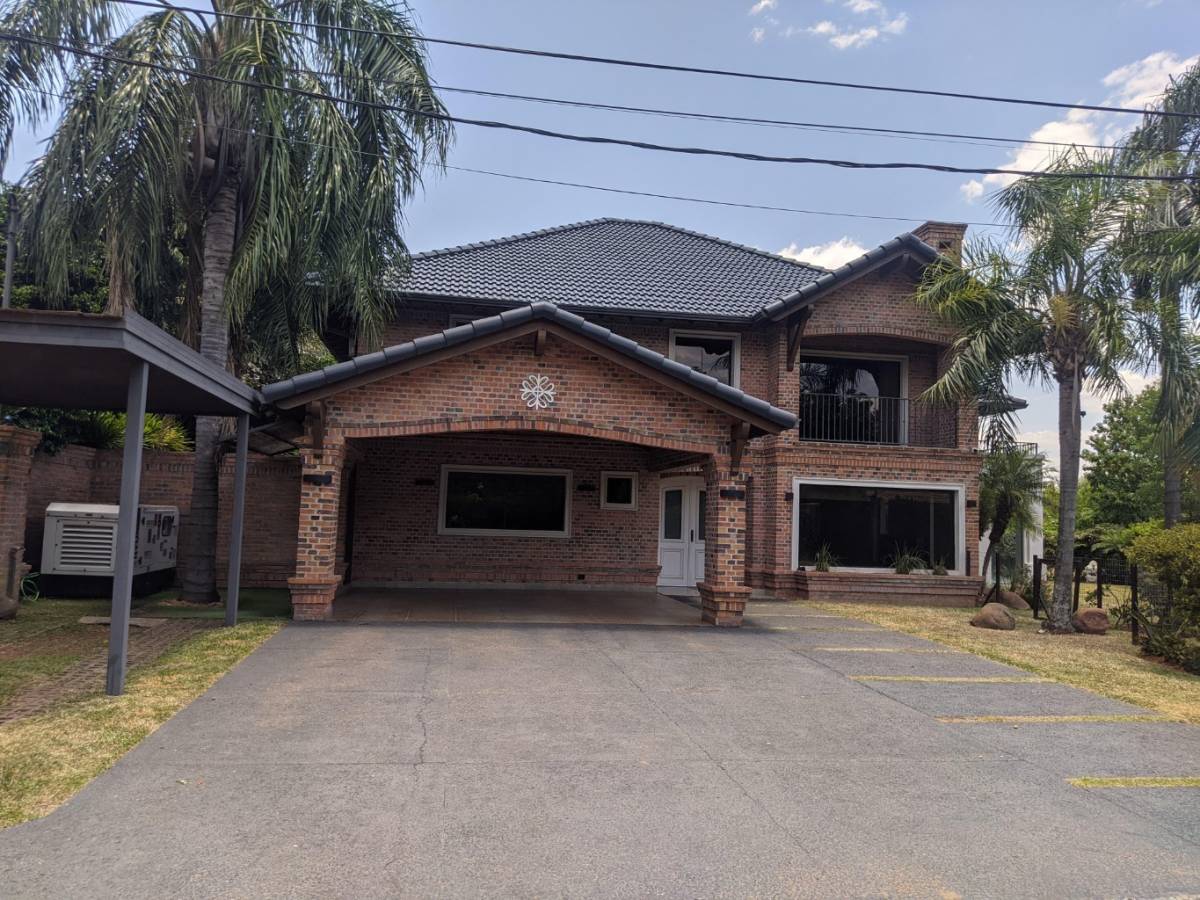 ALQUILO CASA EN BARRIO CERRADO MONTESOL LUQUE — foto 2