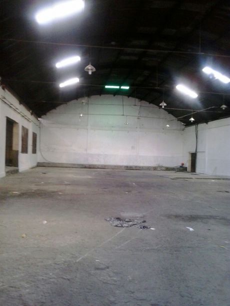 Tierra Inmobiliaria - Depósitos De Gran Tamaño! Barrio Jara
