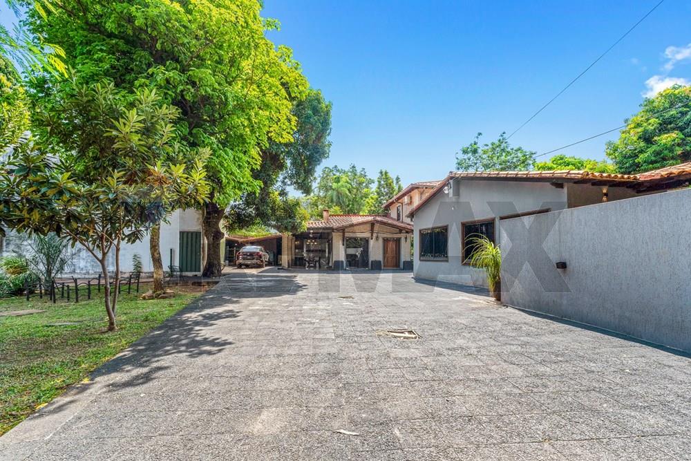 EN VENTA AMPLIA PROPIEDAD PARA INVERSIÓN — foto 2