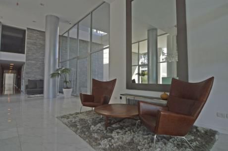 Ocupe Hoy. Con Servicios, Playa Mansa, 1 Dormitorio Definido, Punta Del Este